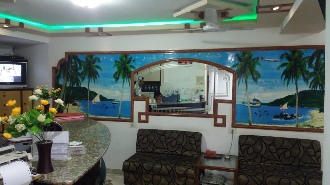 Hotel Decent Surat Luaran gambar