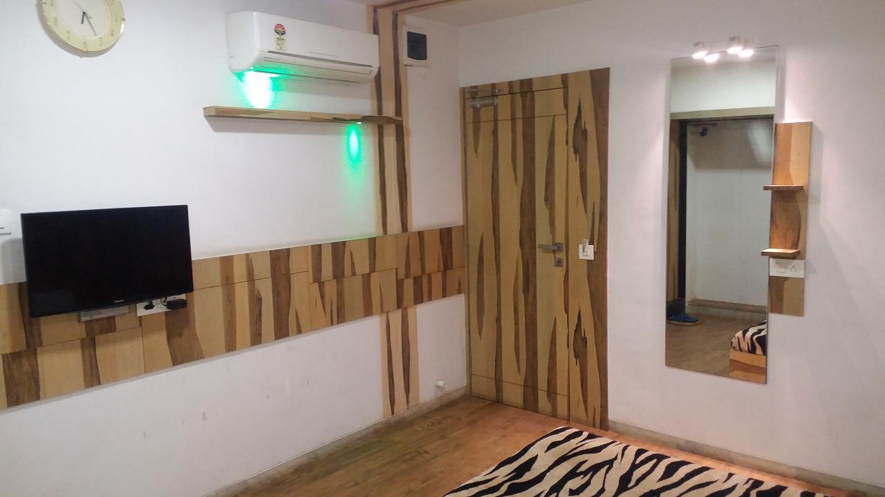Hotel Decent Surat Luaran gambar